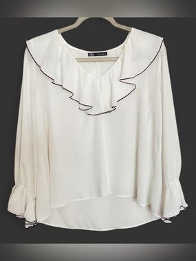 ZARA Blouse w. Ruffle Collar | S | White & Black